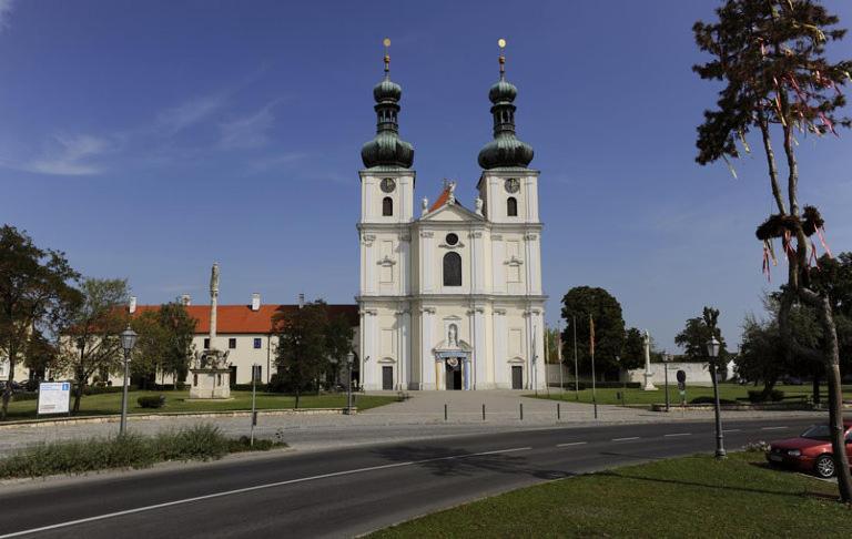 Landhaus Klambauer Ferienapartments Thermennaehe St Martins Therme Frauenkirchen Bagian luar foto