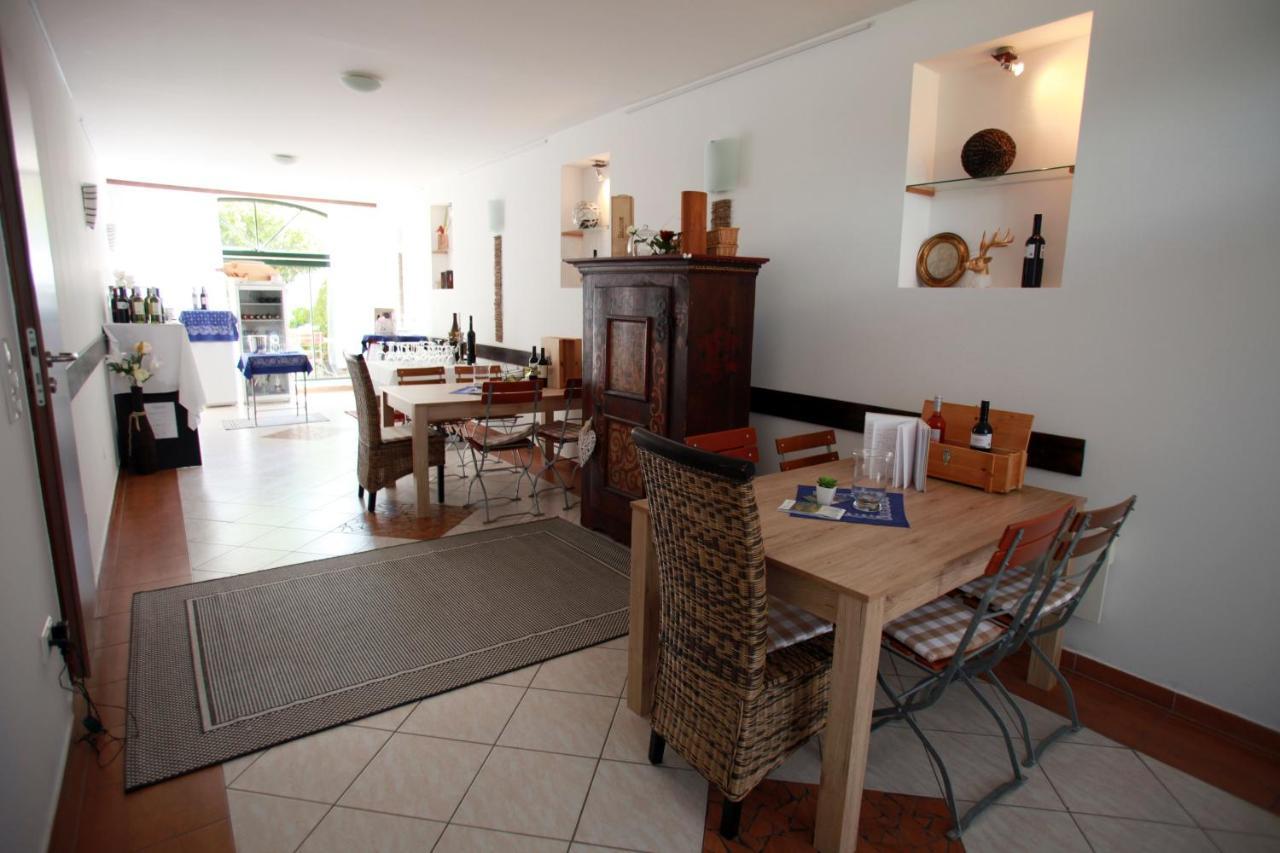 Landhaus Klambauer Ferienapartments Thermennaehe St Martins Therme Frauenkirchen Bagian luar foto